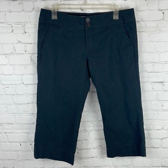 Old Navy Pin Stripe Low Waist Capris Size 10 - Picture 1 of 6